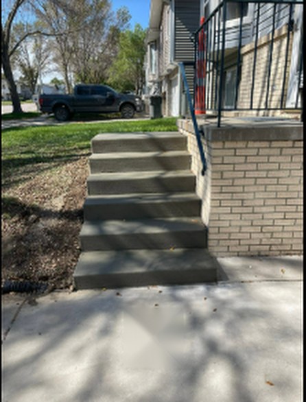 New concrete steps and stoop built by Twins Concrete in Lincoln, Nebraska